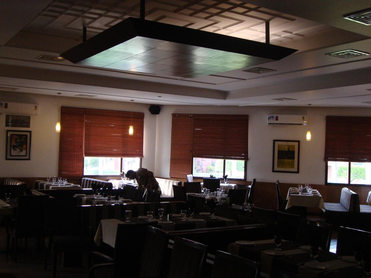 Hotel North Park Панчкула Экстерьер фото