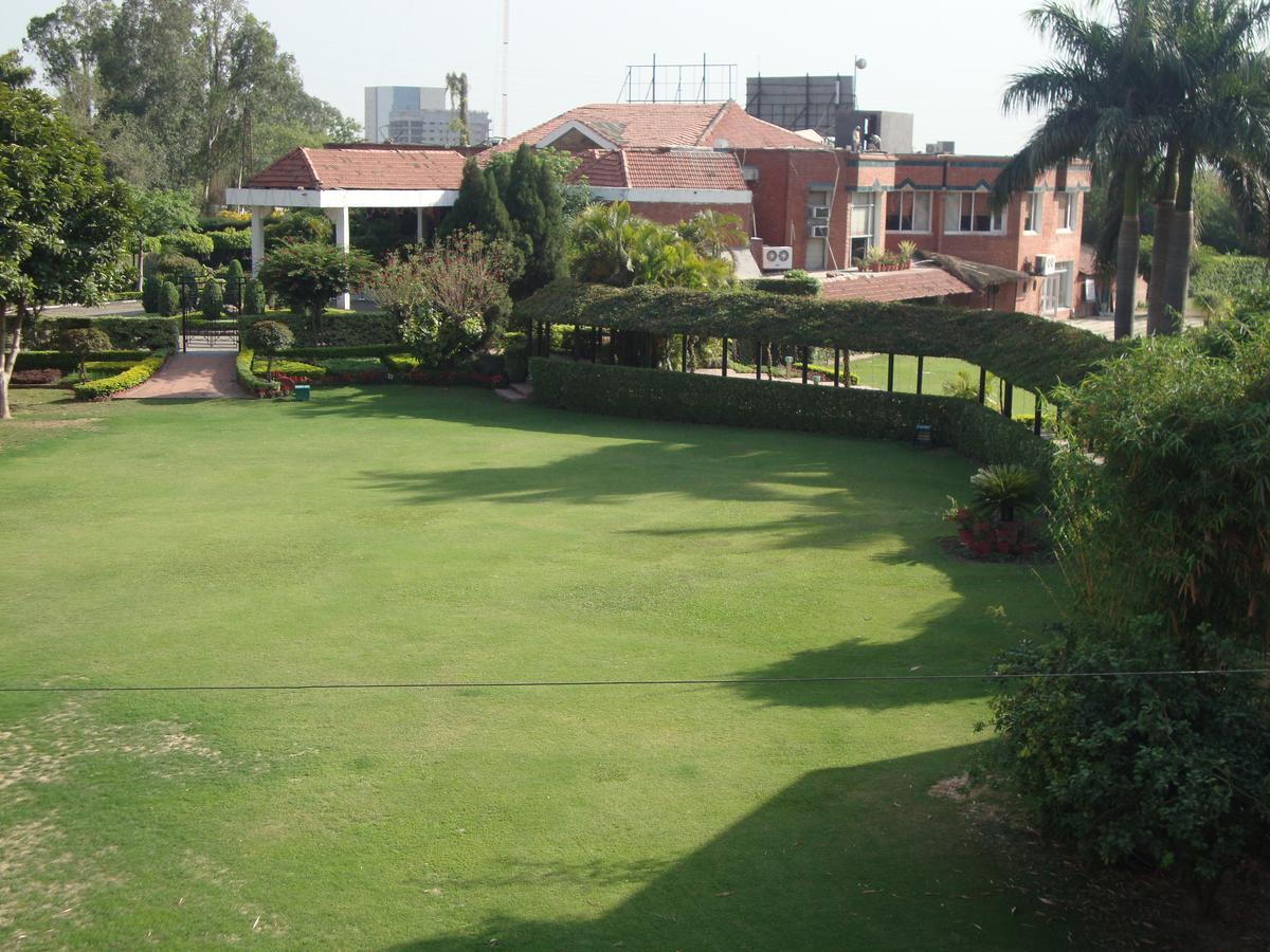 Hotel North Park Панчкула Экстерьер фото