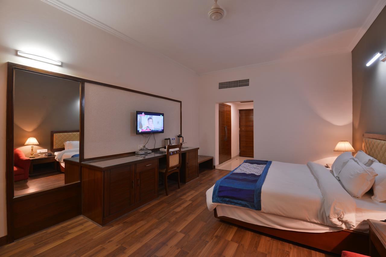 Hotel North Park Панчкула Экстерьер фото